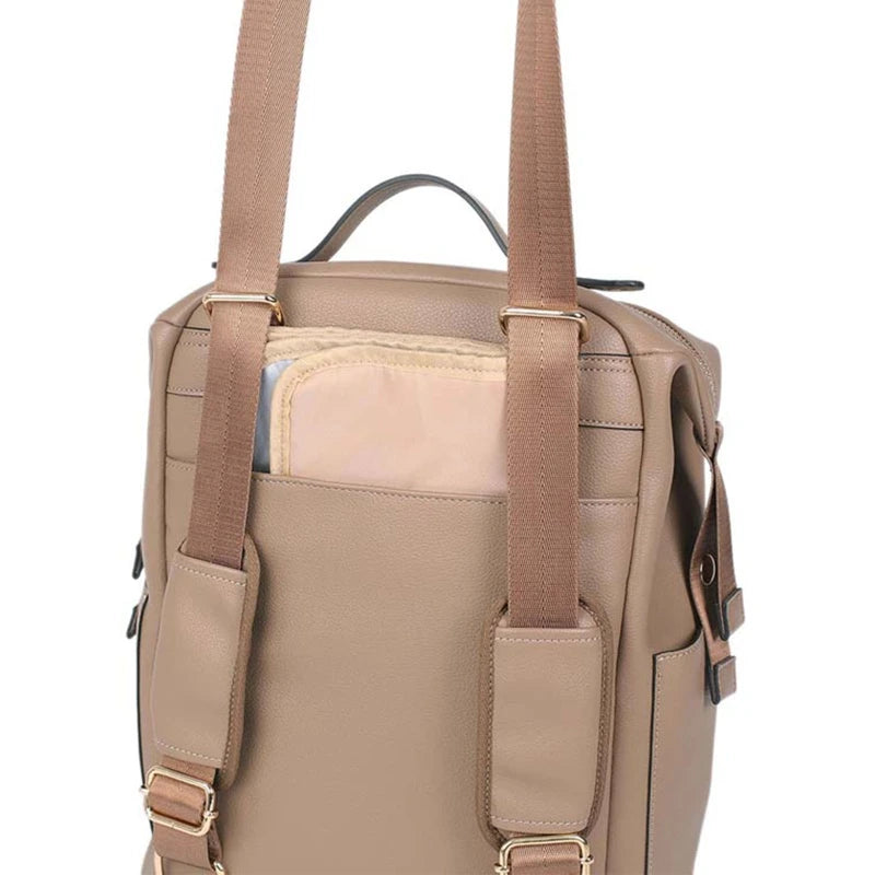 sac a langer en cuir​ marron bretelle